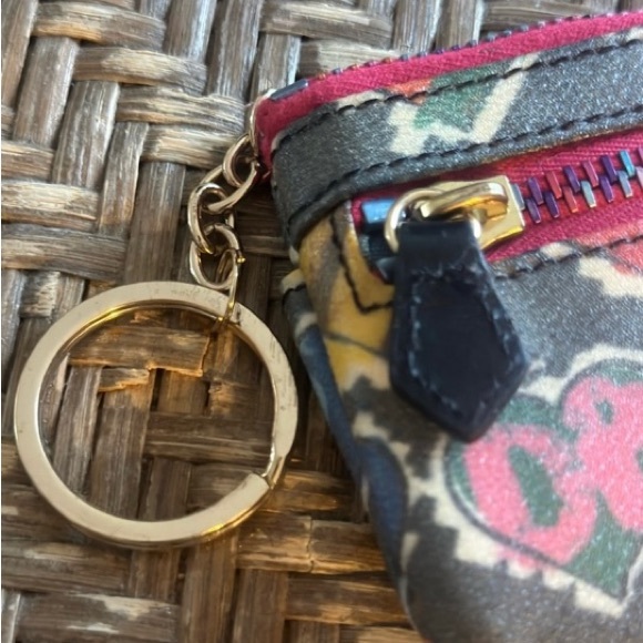 Dooney & Bourke heart 💜 coin purse with key ring/zipper pull - Picture 5 of 12